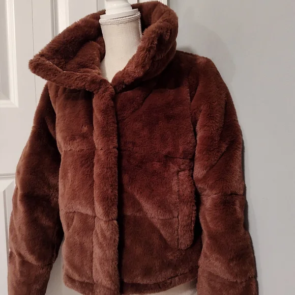 🤎EUC Abercrombie & Fitch Mini Puffer Cropped Faux Fur Coat, Brown, Small - Picture 10 of 16